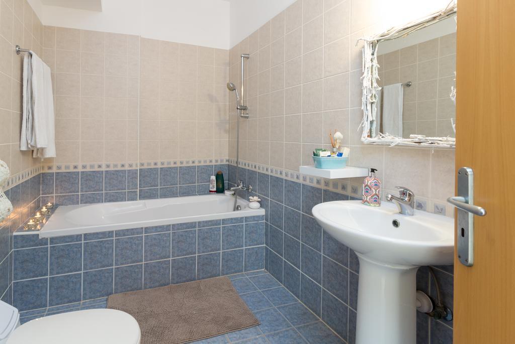 Elena Court Apt 401 Apartment Larnaca Exterior photo